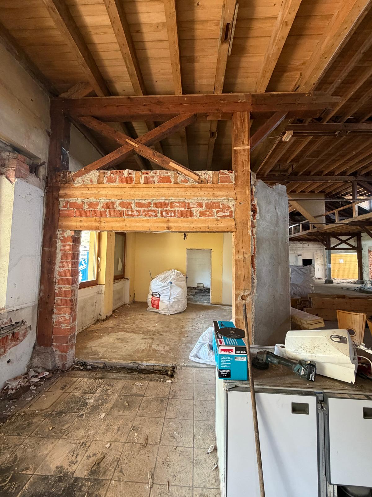 Altbau entkernt